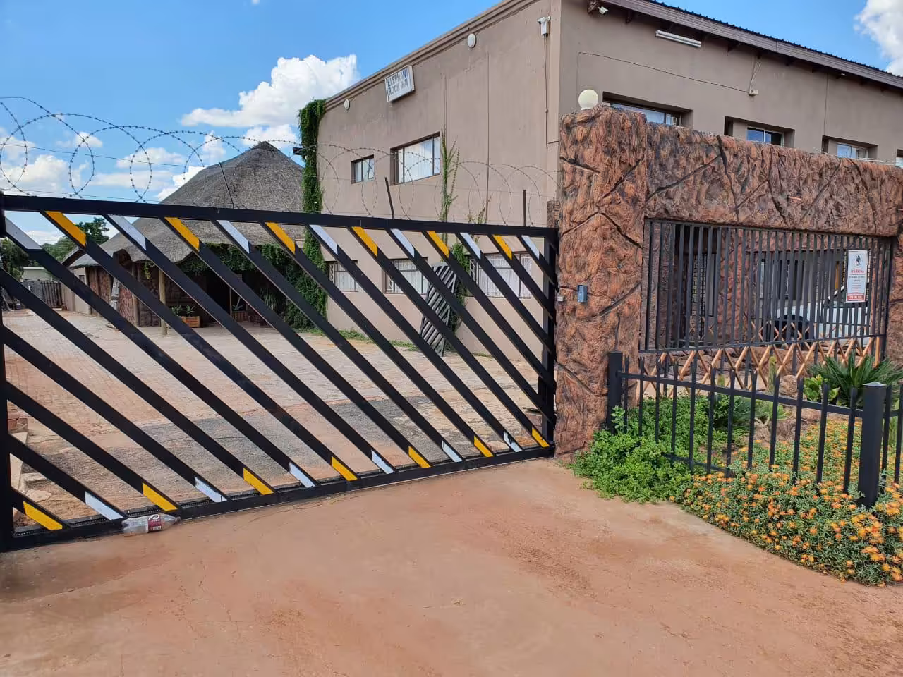 Elephant Rock Inn Self-catering Accommodation in Olifantshoek