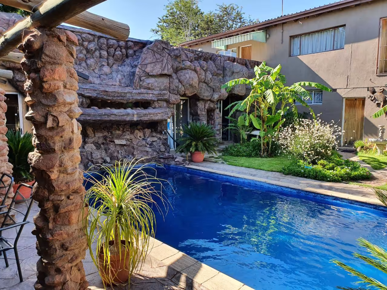 Elephant Rock Inn Self-catering Accommodation in Olifantshoek
